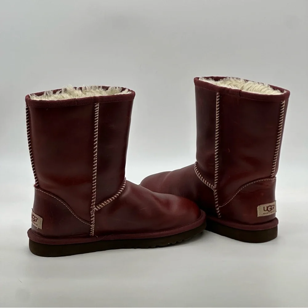 UGG Classic Short Leather Boots. Size 7